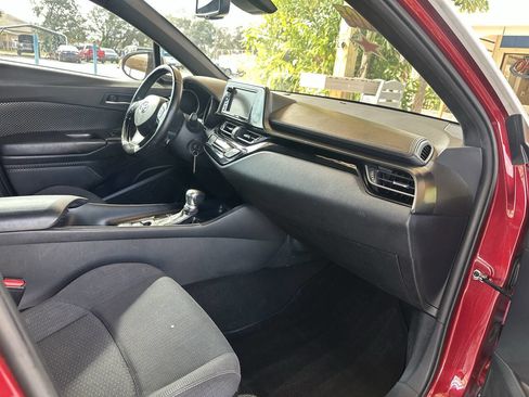 Used 2018 Toyota C-HR XLE image 17