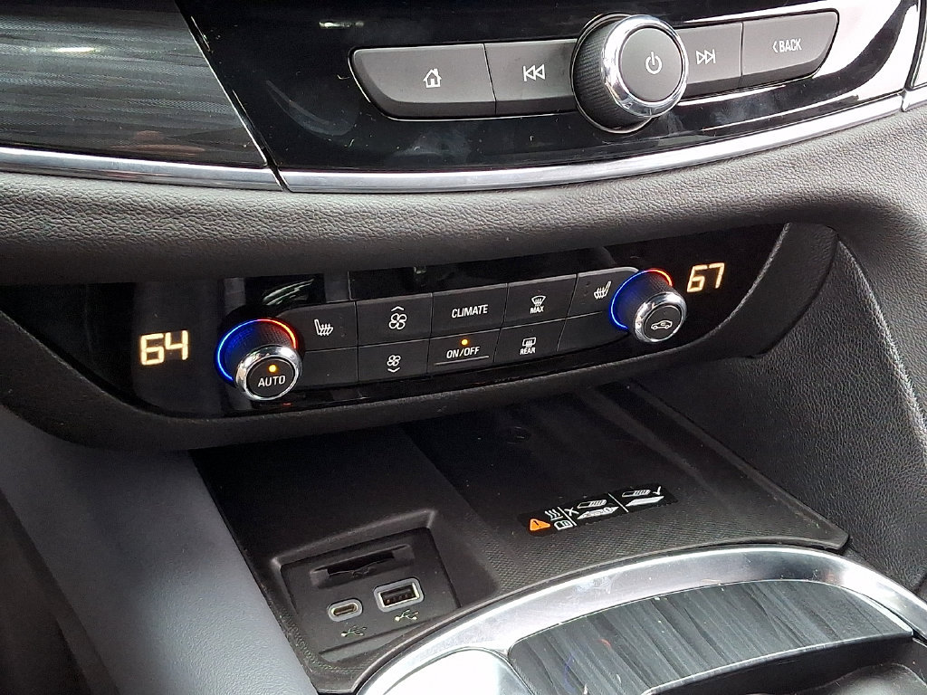 Used 2024 Buick Enclave Essence w/ Sport Touring Edition FWD image 15