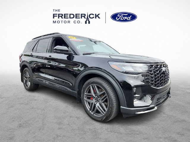 Certified 2025 Ford Explorer ST AWD/4WD image 3