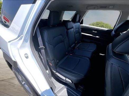 New 2026 Nissan Pathfinder SL FWD image 9
