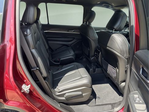 Used 2024 Jeep Grand Cherokee L Limited image 18