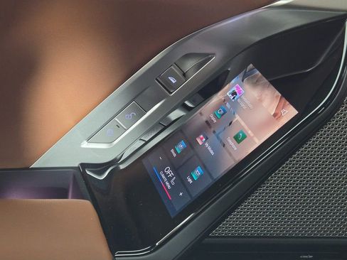 New 2026 BMW 750e xDrive image 22