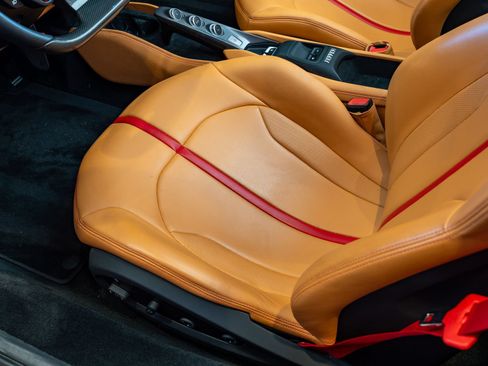 Used 2021 Ferrari F8 Tributo RWD image 12
