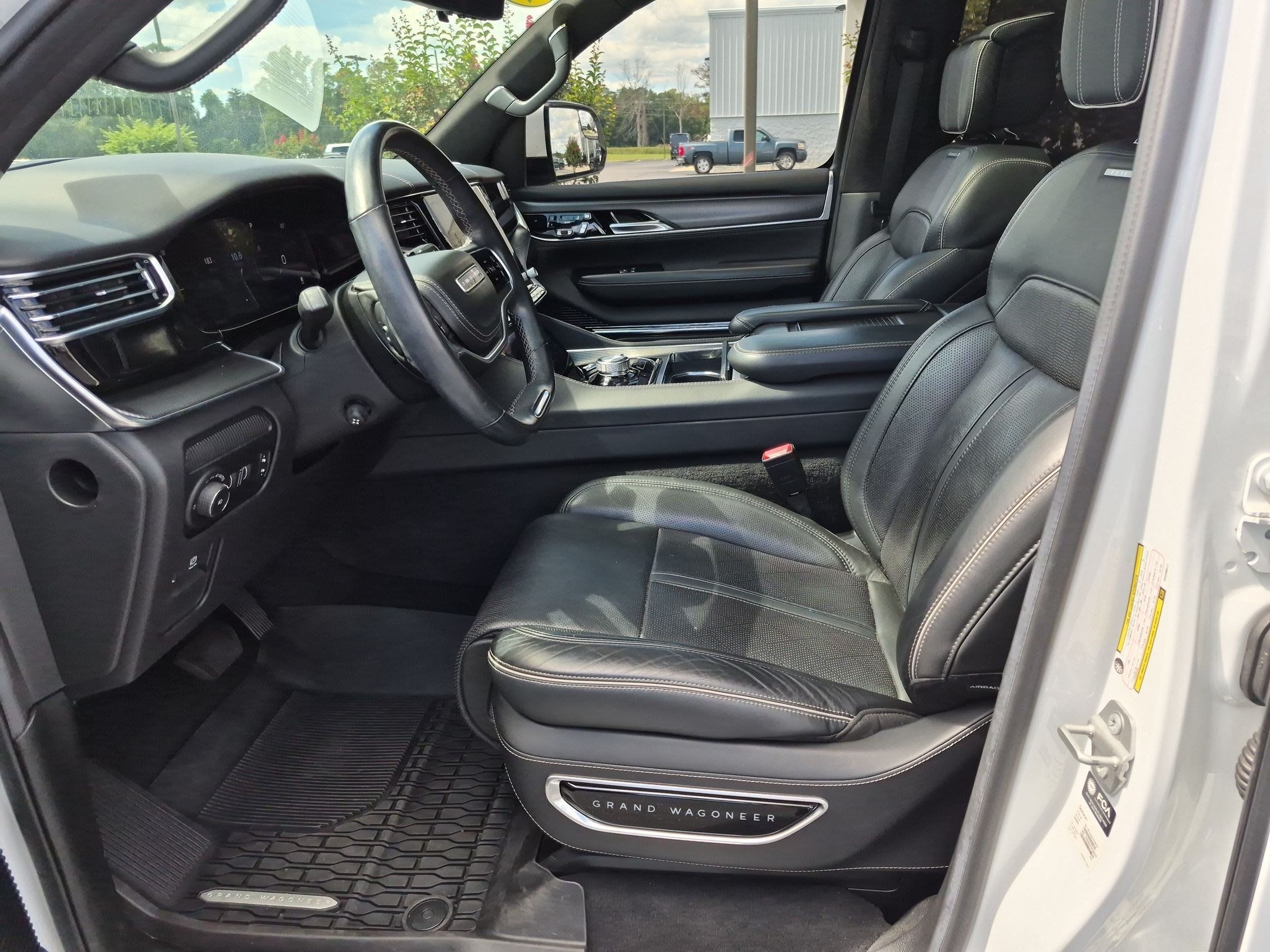 Used 2022 Jeep Grand Wagoneer Series II AWD/4WD image 11