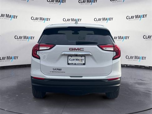 Used 2024 GMC Terrain SLE image 4