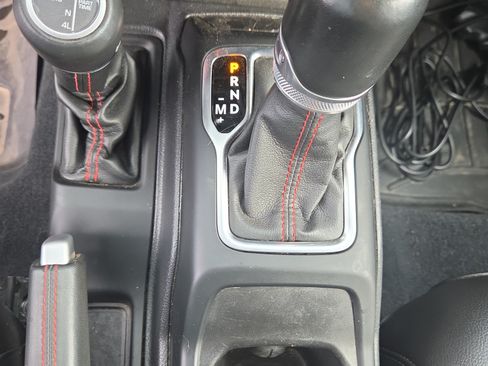 Used 2022 Jeep Wrangler Unlimited Rubicon w/ LED Lighting Group AWD/4WD image 8