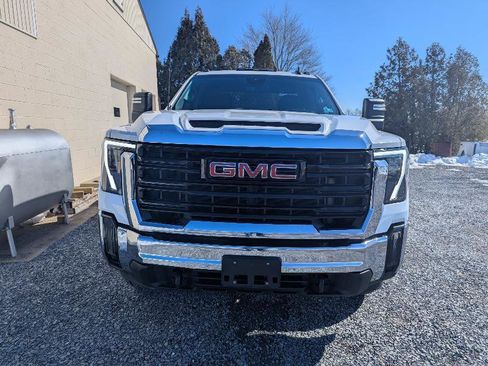 Used 2024 GMC Sierra 2500 Pro w/ Convenience Package image 12