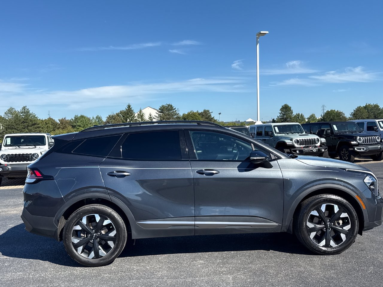 Used 2023 Kia Sportage X-Line w/ X-Line Premium Package AWD/4WD image 2