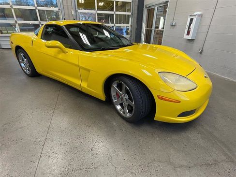 Used 2007 Chevrolet Corvette Coupe w/ Performance Package image 7