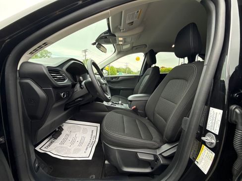 Used 2025 Ford Escape Active AWD/4WD image 23