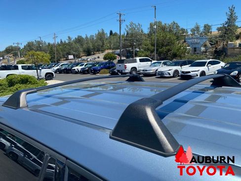 Used 2022 Toyota Highlander LE AWD/4WD image 9