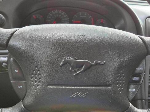 Used 2002 Ford Mustang Coupe image 3