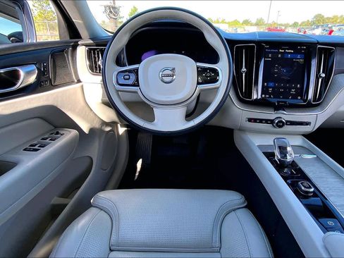 Used 2022 Volvo XC60 B5 Inscription w/ Advanced Package image 5