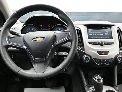 Used 2017 Chevrolet Cruze LS FWD image 13