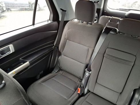 Used 2022 Ford Explorer XLT image 18