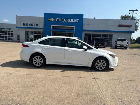 Used 2024 Toyota Corolla LE FWD image 2