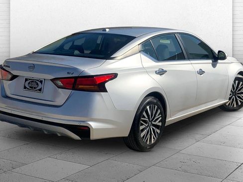 Used 2023 Nissan Altima 2.5 SV image 13