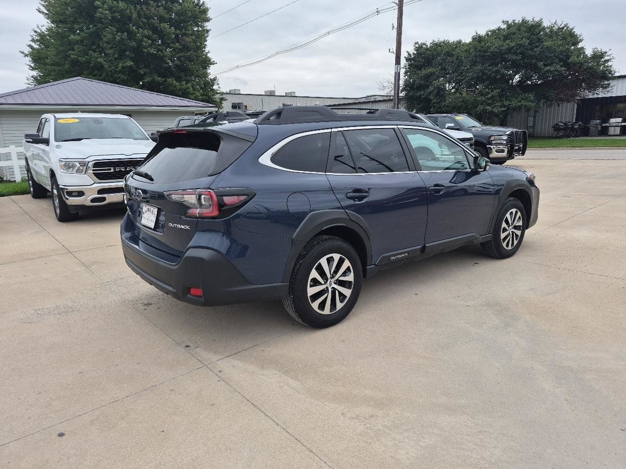 Used 2024 Subaru Outback Premium AWD/4WD image 6