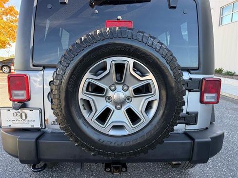 Used 2018 Jeep Wrangler Unlimited Rubicon w/ Connectivity Group image 13