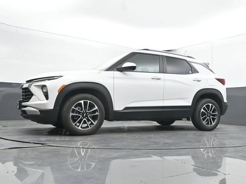 Used 2024 Chevrolet TrailBlazer LT FWD image 28
