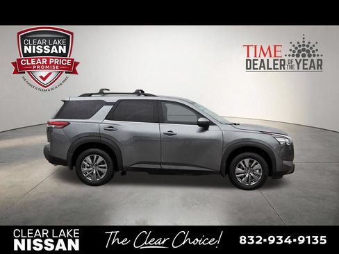 Certified 2025 Nissan Pathfinder SV FWD image 8