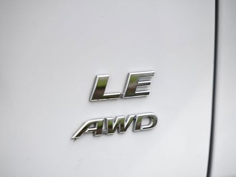 Used 2024 Toyota RAV4 LE AWD/4WD image 9