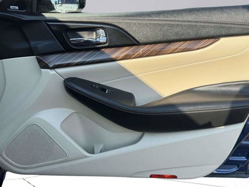 Used 2017 Nissan Maxima Platinum w/ Interior Lighting Package FWD image 50