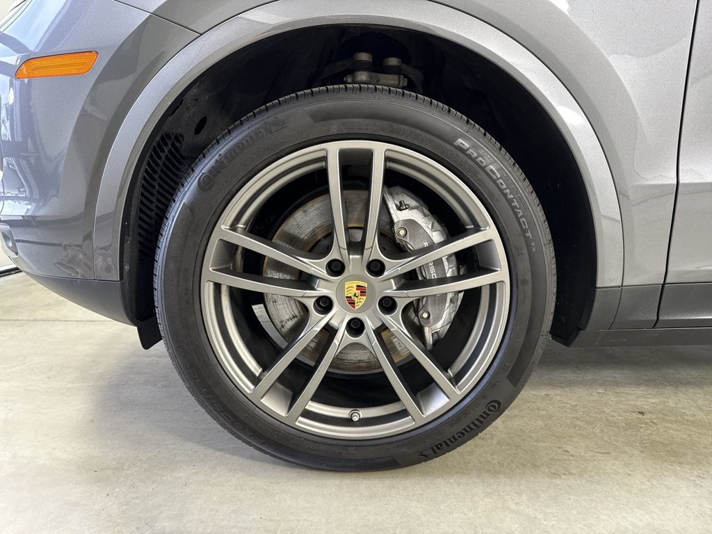 Certified 2023 Porsche Cayenne AWD/4WD image 13