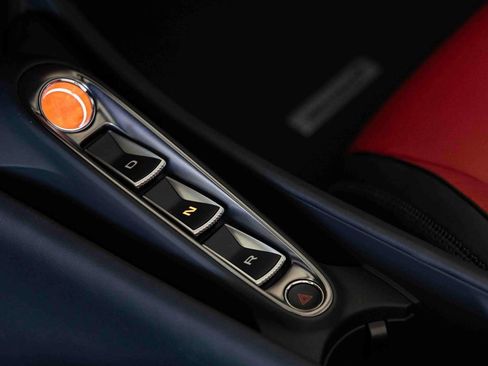 Used 2025 McLaren Artura Spider image 21