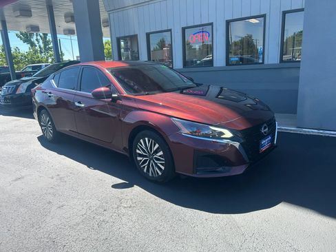 Used 2023 Nissan Altima 2.5 SV AWD/4WD image 28