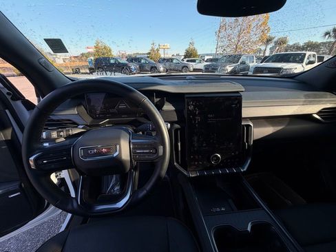 Used 2024 GMC Acadia AT4 w/ Luxury Package image 20