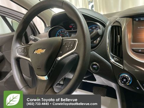 Used 2018 Chevrolet Cruze LT w/ Convenience Package image 22