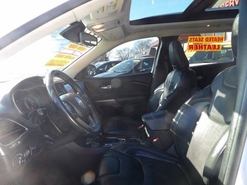 Used 2019 Jeep Cherokee Limited w/ Luxury Group image 11