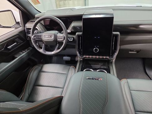 Used 2025 GMC Yukon XL AT4 w/ AT4 Premium Package AWD/4WD image 14
