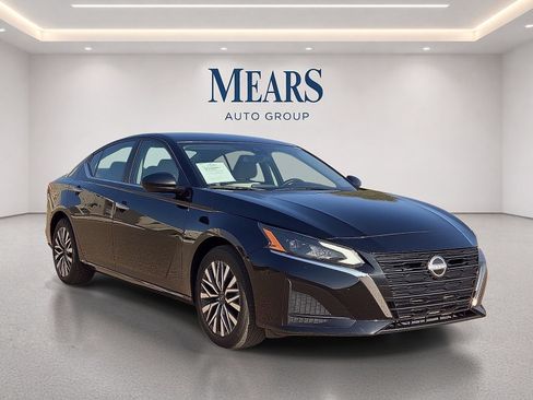 Used 2025 Nissan Altima 2.5 SV FWD image 7