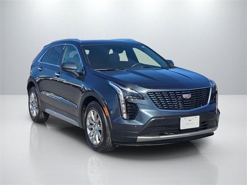 Used 2020 Cadillac XT4 Premium Luxury image 3