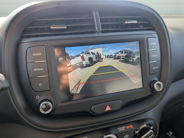 Used 2025 Kia Soul LX w/ LX Technology Package FWD image 23