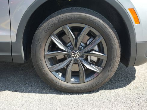 Used 2024 Volkswagen Tiguan SE image 11