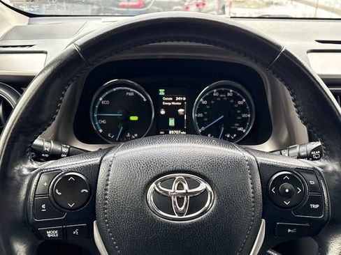 Used 2018 Toyota RAV4 XLE image 21