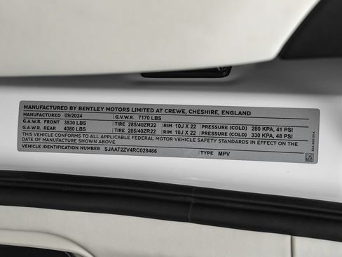 Used 2024 Bentley Bentayga AWD/4WD image 70