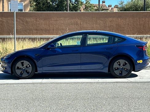 Used 2022 Tesla Model 3 Long Range AWD/4WD image 7
