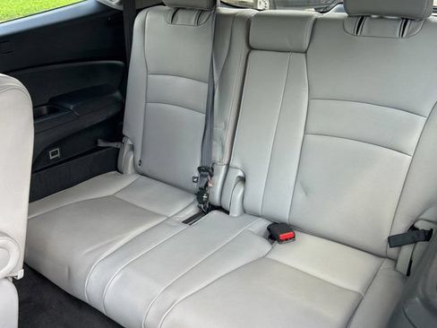 Used 2022 Honda Pilot Touring image 10