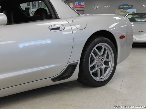 Used 2004 Chevrolet Corvette Z06 w/ Memory Package RWD image 15