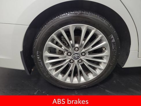 Used 2019 Toyota Avalon Limited w/ Advanced Safety Package FWD image 11
