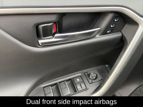 Used 2022 Toyota RAV4 Limited AWD/4WD image 22
