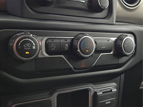 Used 2021 Jeep Gladiator Sport image 17