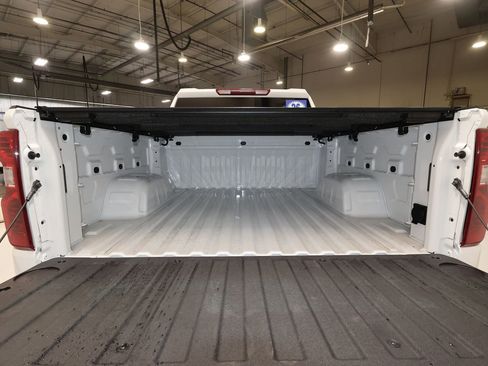 Used 2026 Chevrolet Silverado 1500 LT image 25