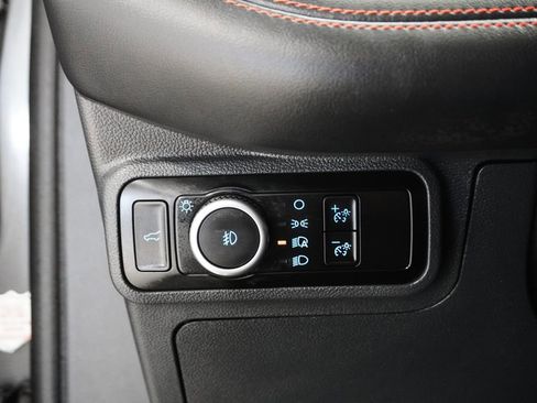 Used 2025 Ford Explorer ST-Line w/ ST-Line Street Pack image 17