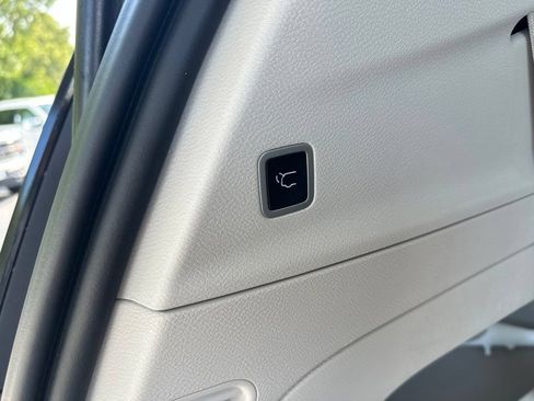 Used 2023 Chrysler Voyager LX FWD image 12