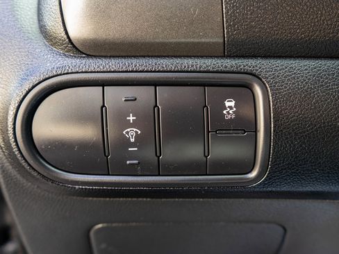 Used 2016 Kia Forte LX image 17